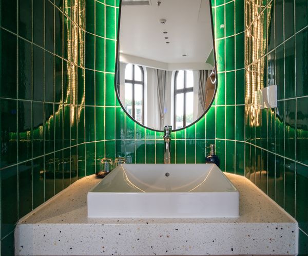 Premier Deluxe Corner